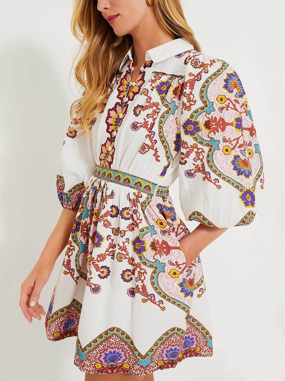 Mini-robe chemise à poches et manches bouffantes à imprimé unique