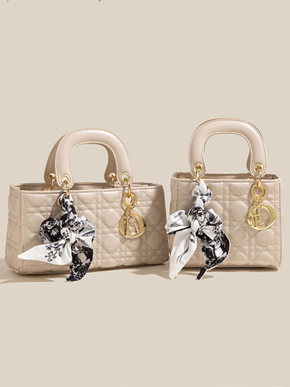 Bolsos cruzados de mano con pañuelo de seda de diamantes