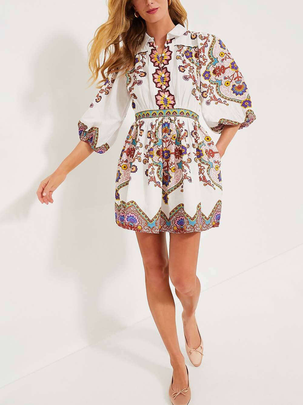 Mini-robe chemise à poches et manches bouffantes à imprimé unique