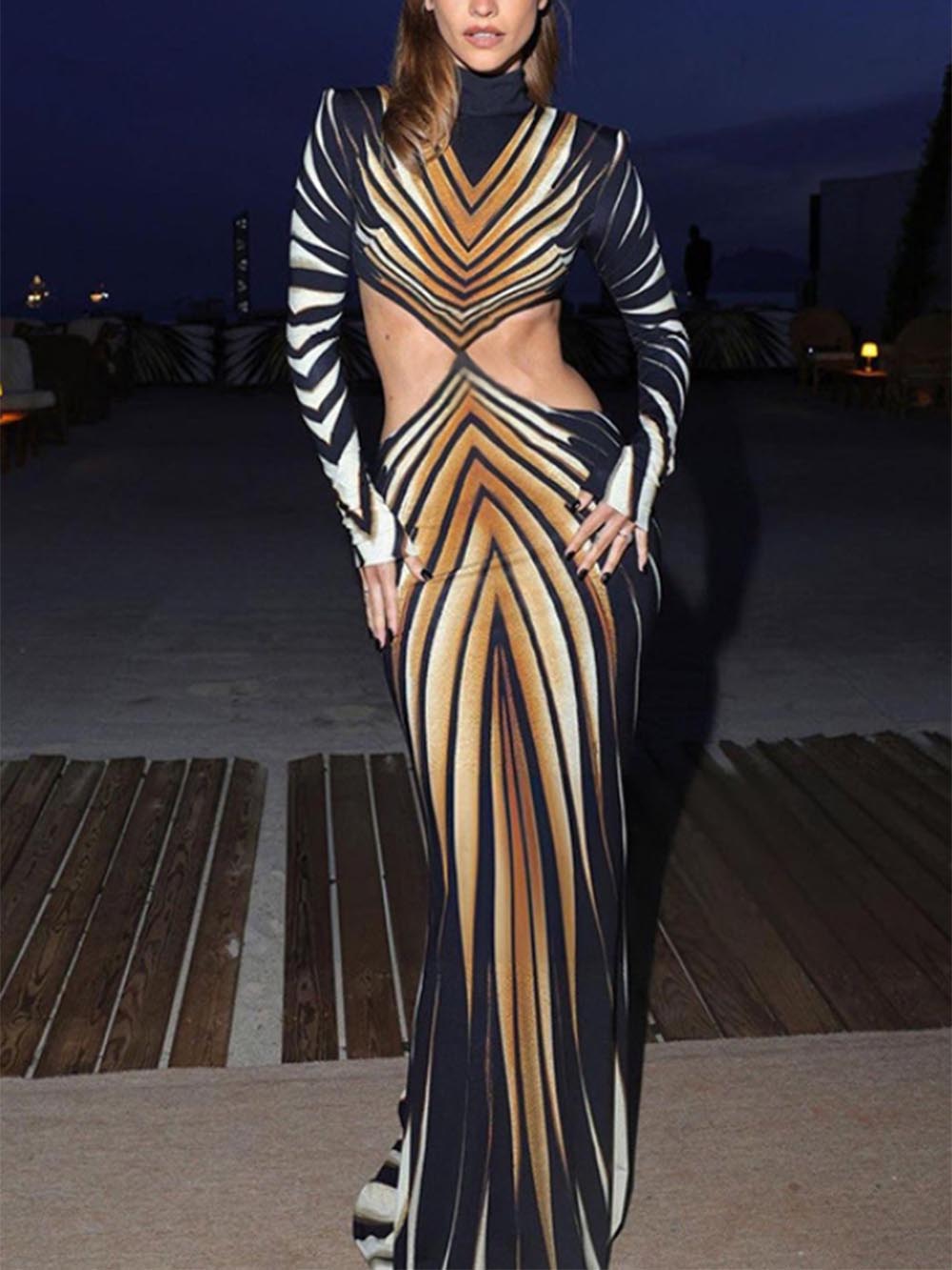 Robe longue en maille ajourée à imprimé doré