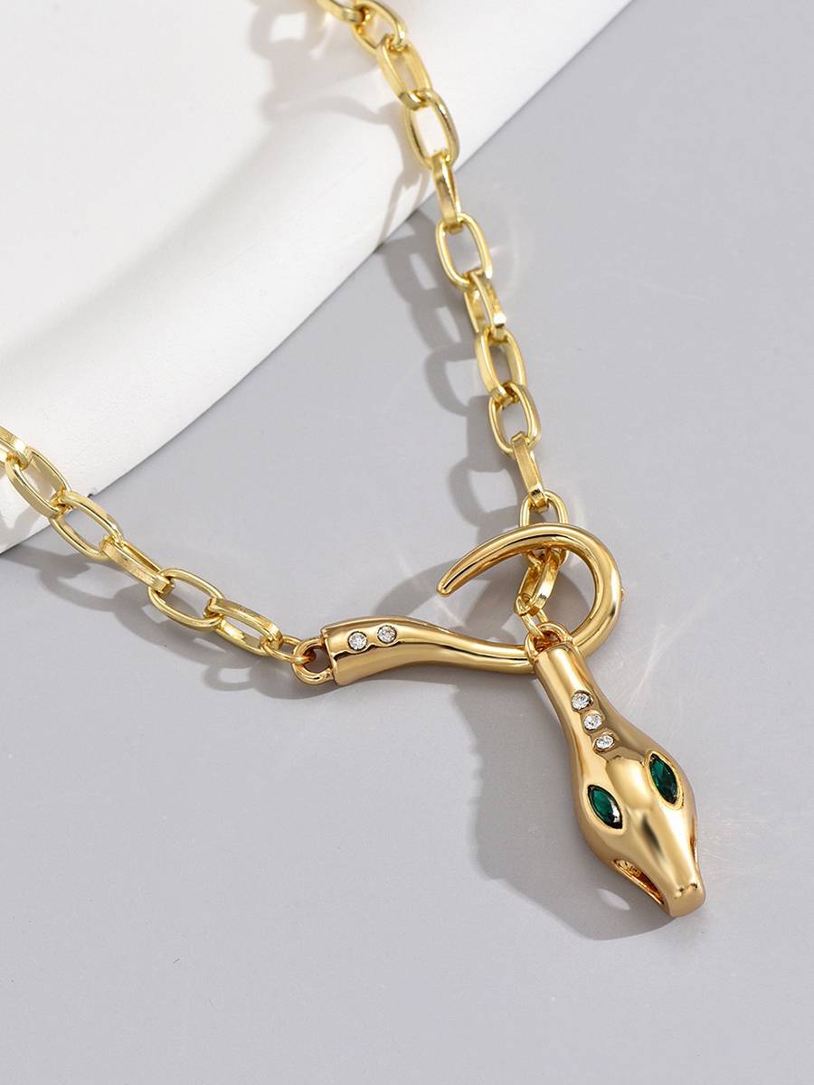 Collar de clavícula con diamantes de imitación y cabeza de serpiente