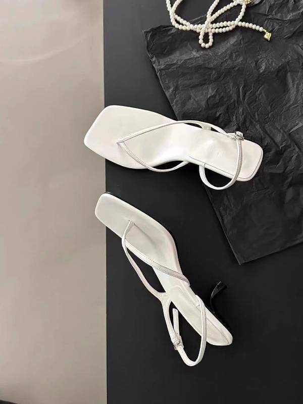 Sandales à talons hauts minimalistes