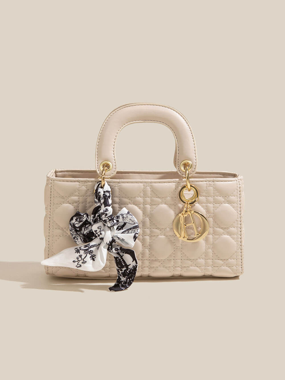Bolsos cruzados de mano con pañuelo de seda de diamantes