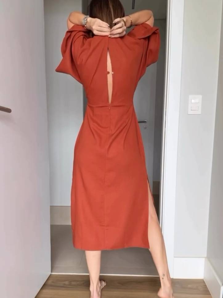Robe à lacets et manches chauve-souris
