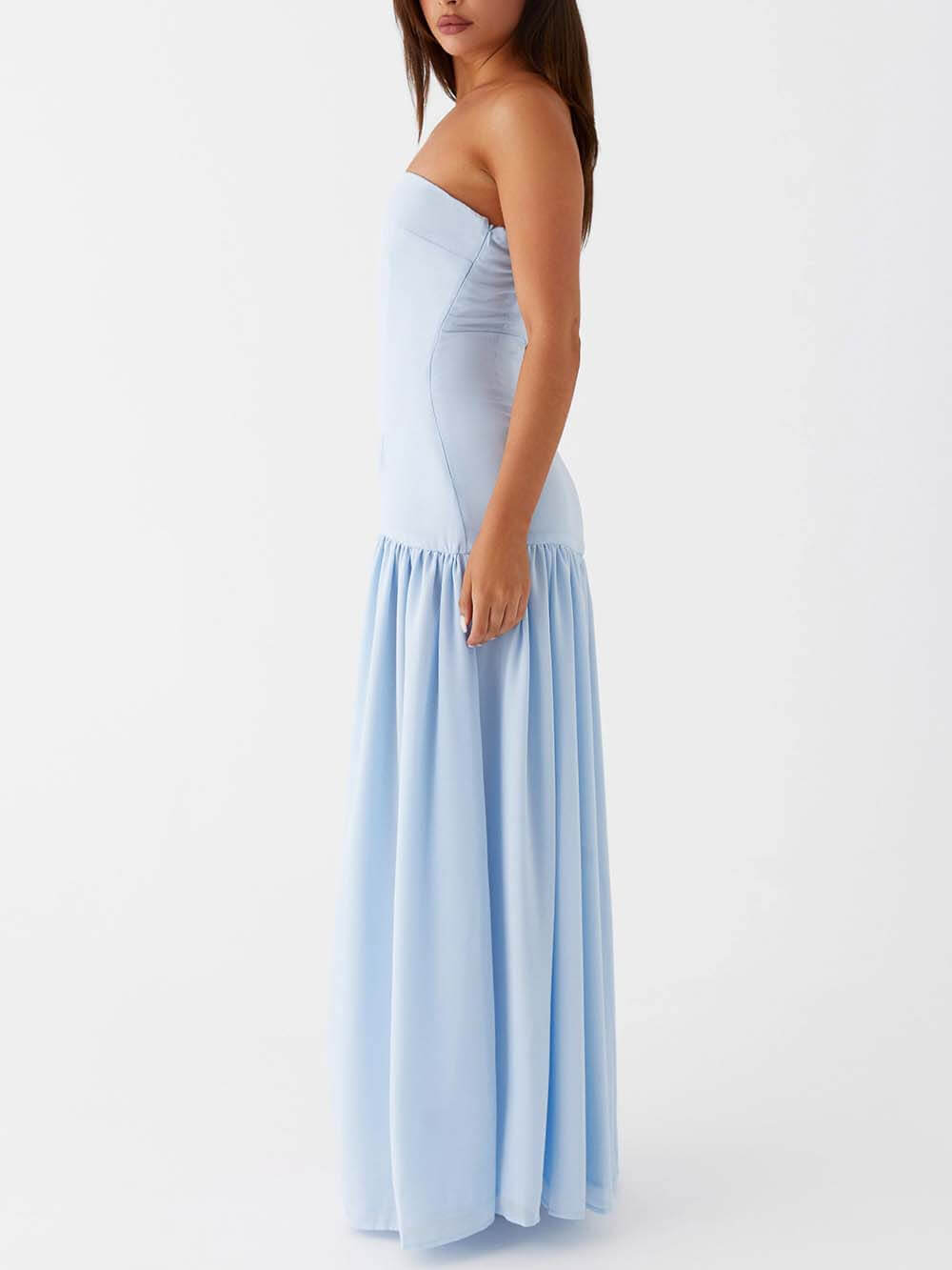 Robe longue plissée sans bretelles et dos nu exquise