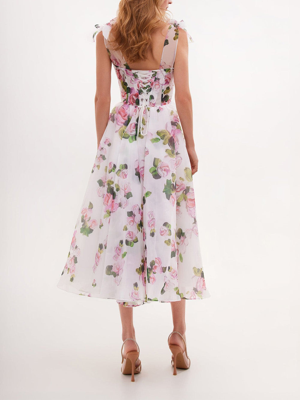Vestido midi con tirantes y estampado floral delicado