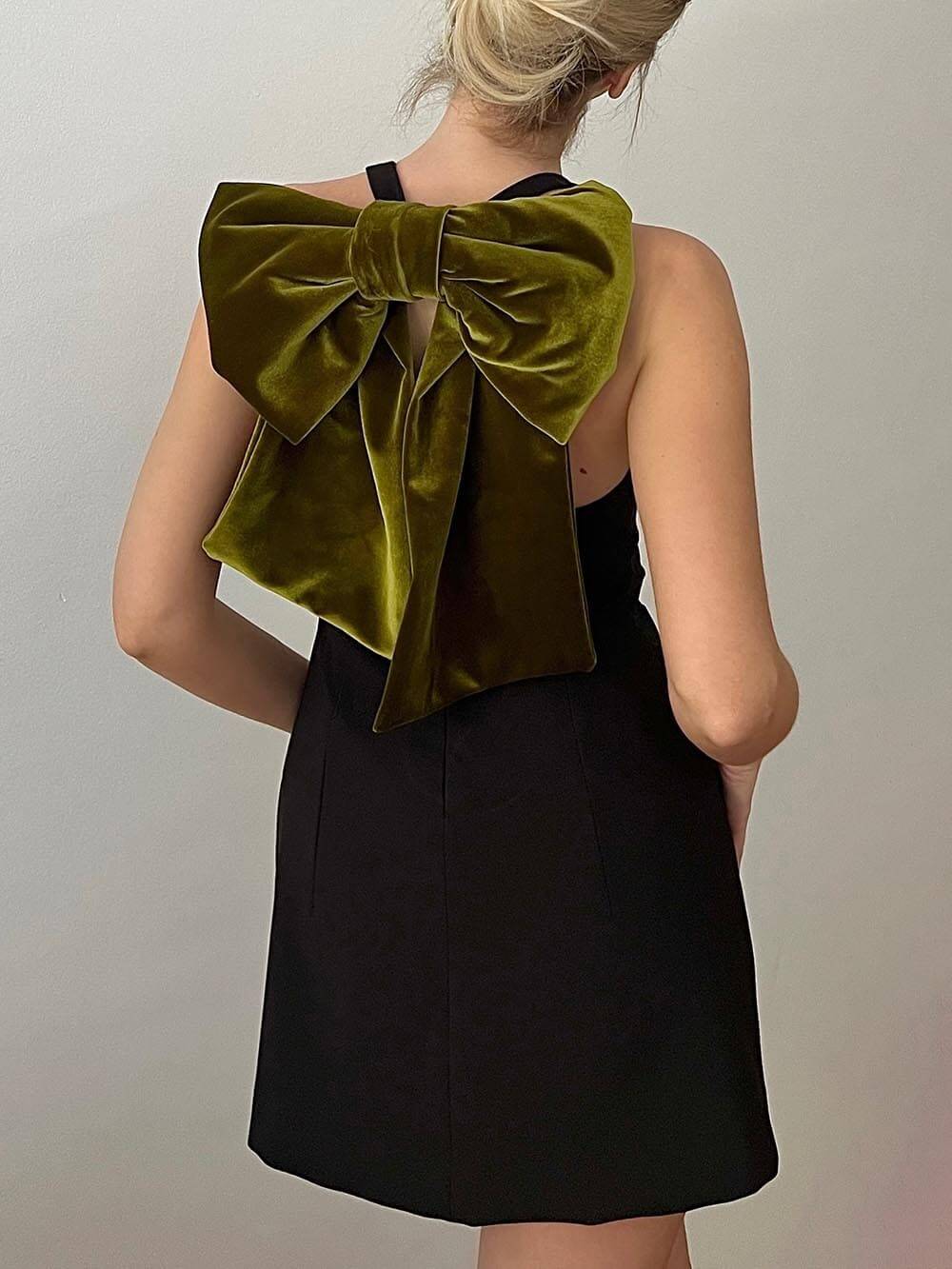 Robe mini élégante et douce avec nœud en velours contrasté dans le dos