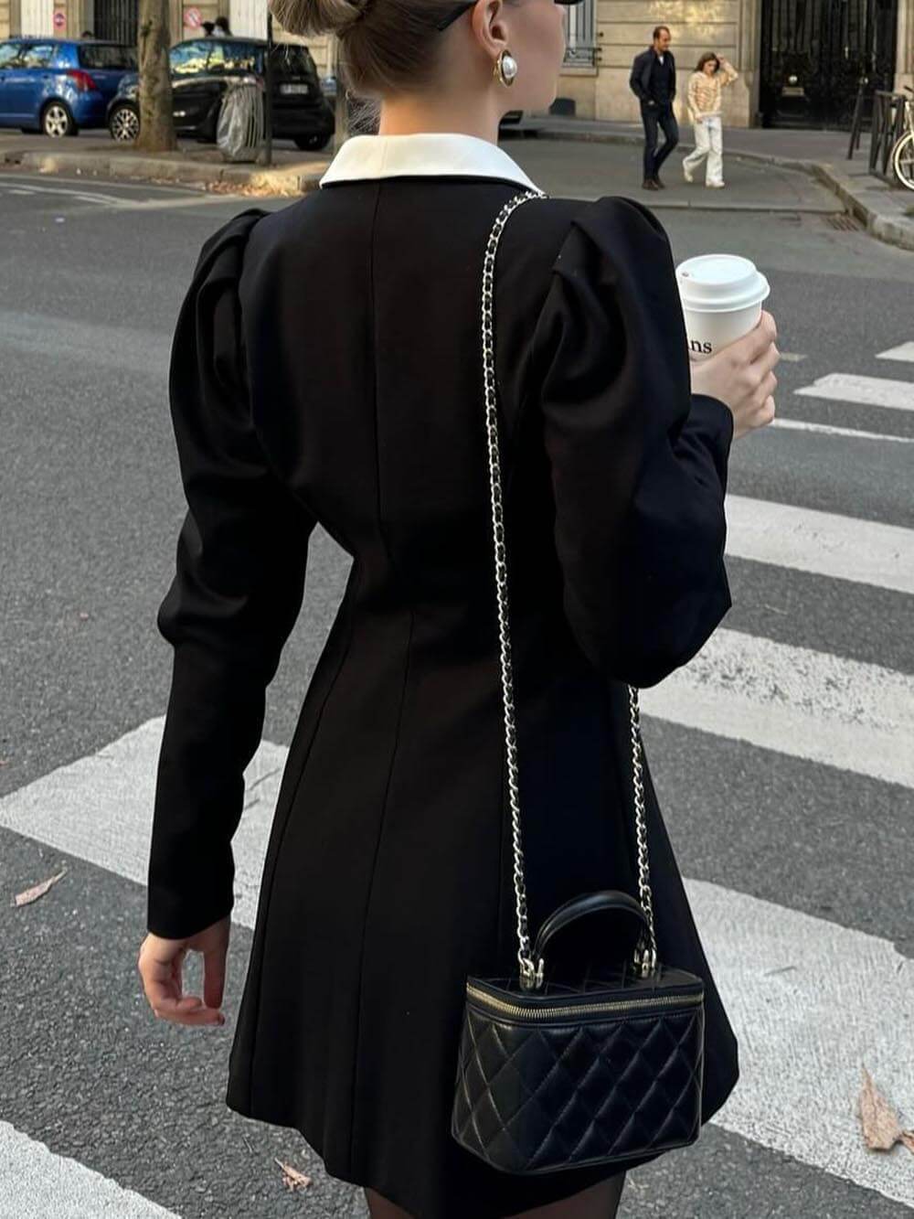Robe mini blazer élégante à revers et boucle en métal de couleur contrastée