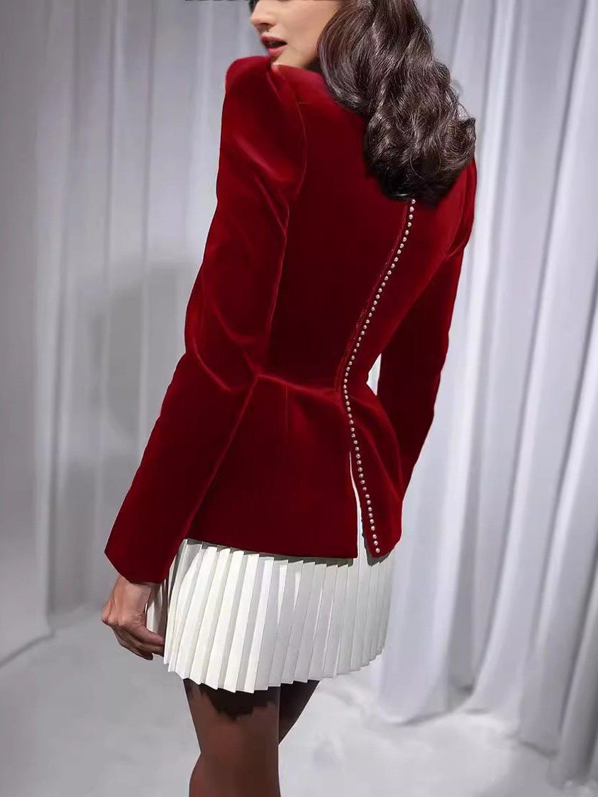 Mini-robe élégante à ourlet plissé et colorblock