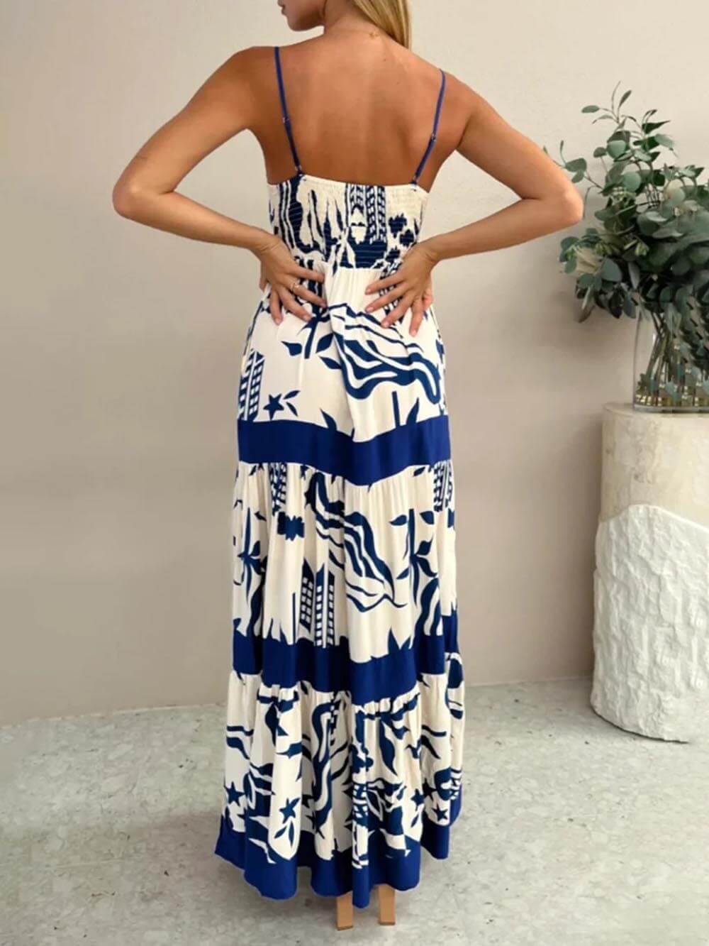 Robe longue élégante à volants et imprimé floral