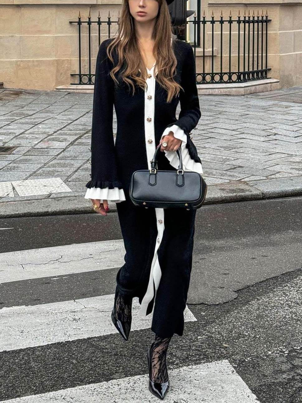 Robe longue élégante en tricot à boutons contrastés
