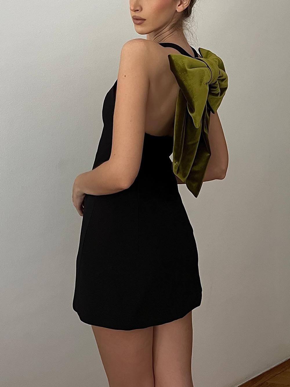 Robe mini élégante et douce avec nœud en velours contrasté dans le dos