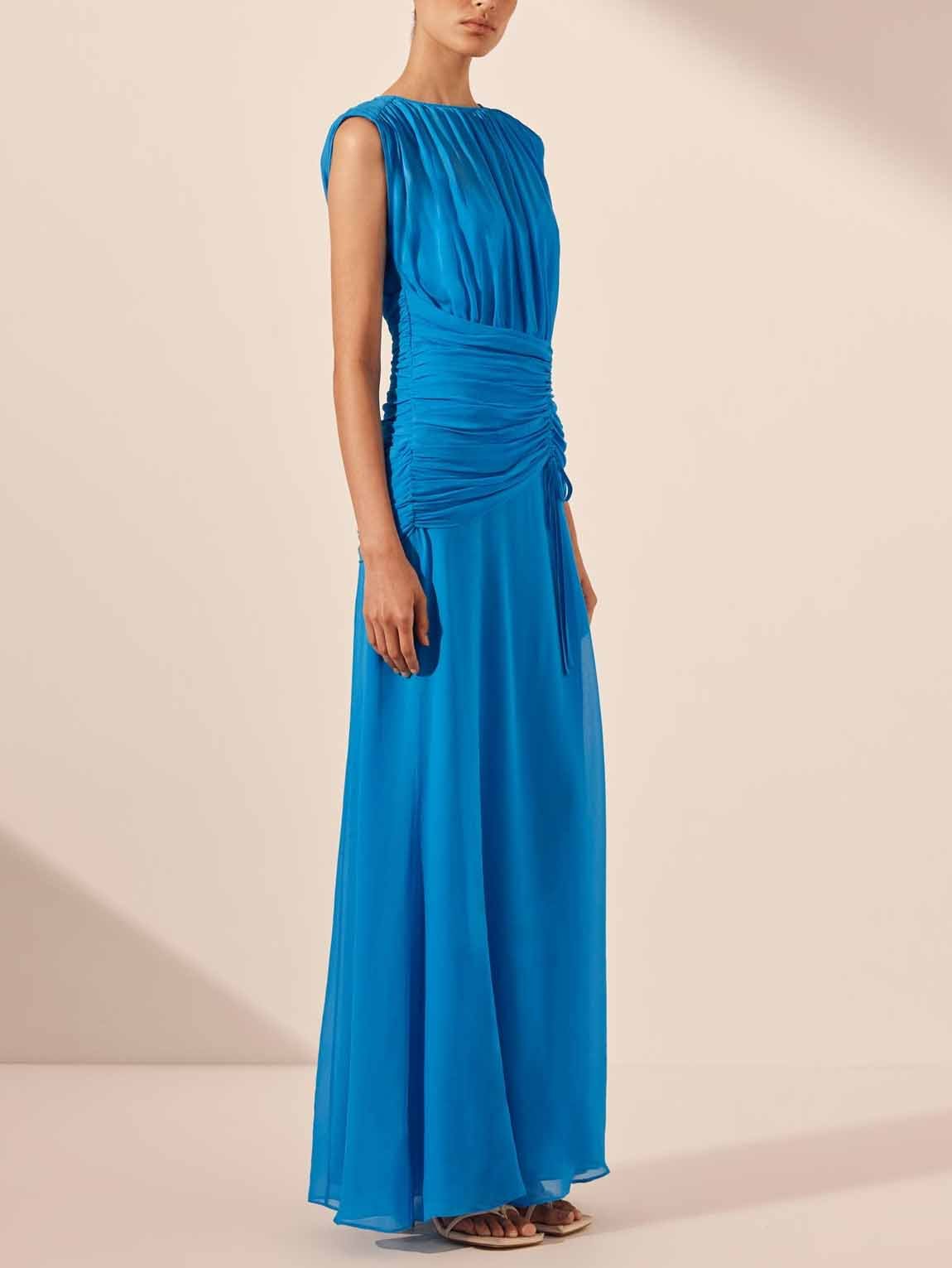 Robe longue plissée fluide et élégante sans manches