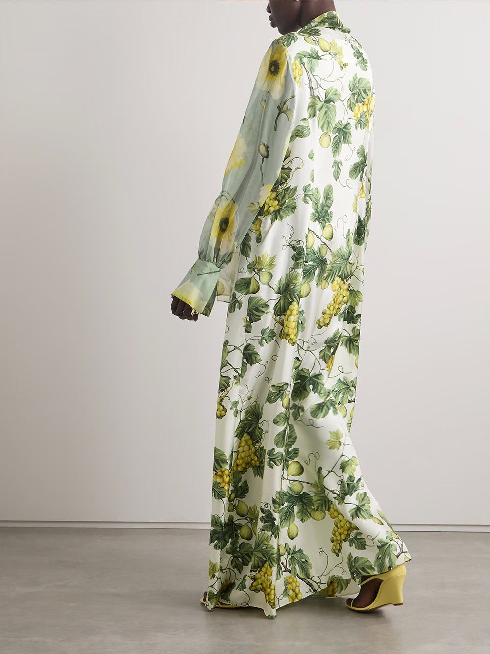 Robe longue à imprimé floral et fruité délicat