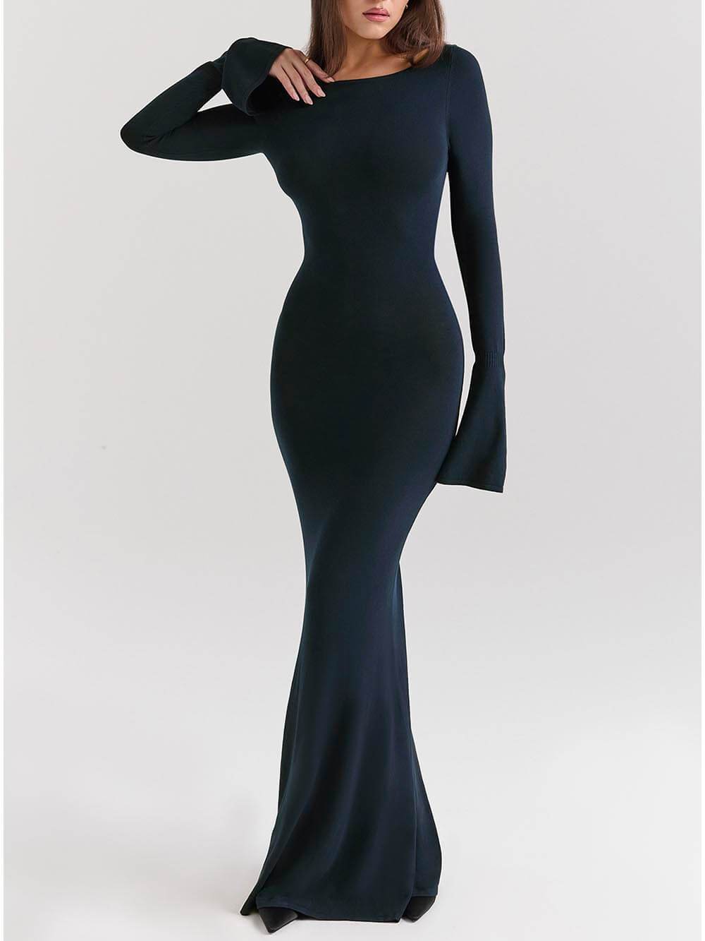 Robe longue ajustée élégante bleu nuit dos nu