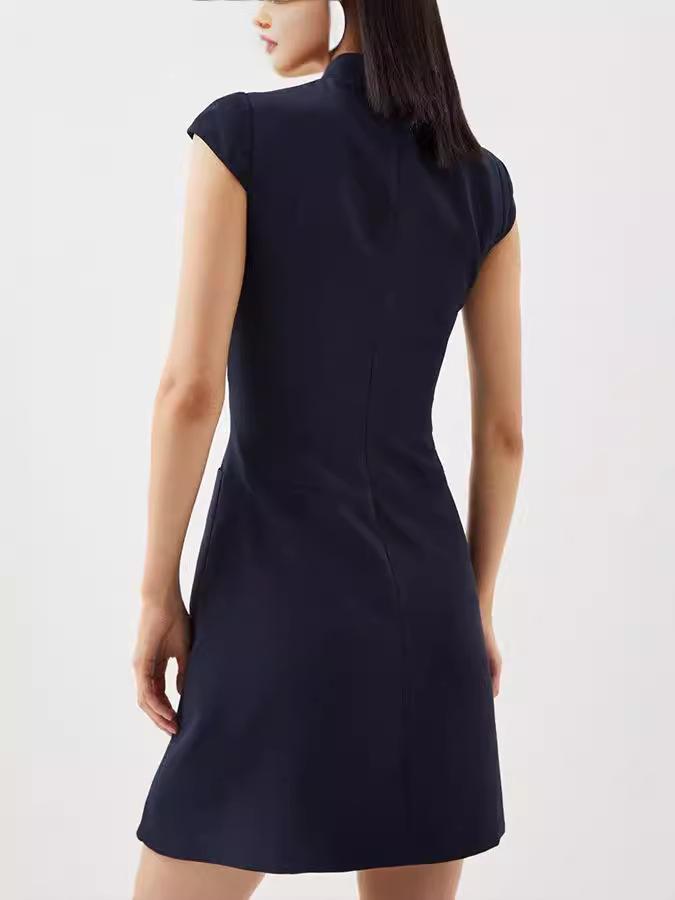 Robe mini plissée élégante à manches courtes