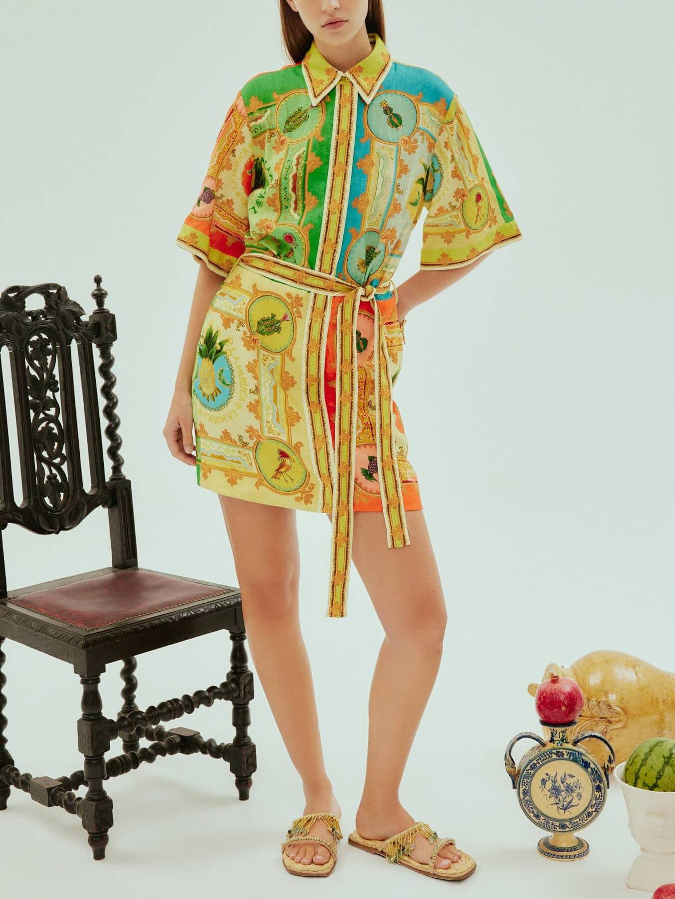 Mini-robe en satin à imprimé amusant et exquis