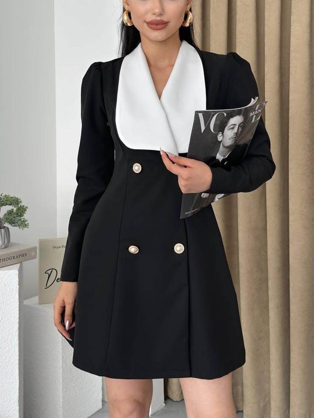 Robe mini blazer élégante à revers et boucle en métal de couleur contrastée