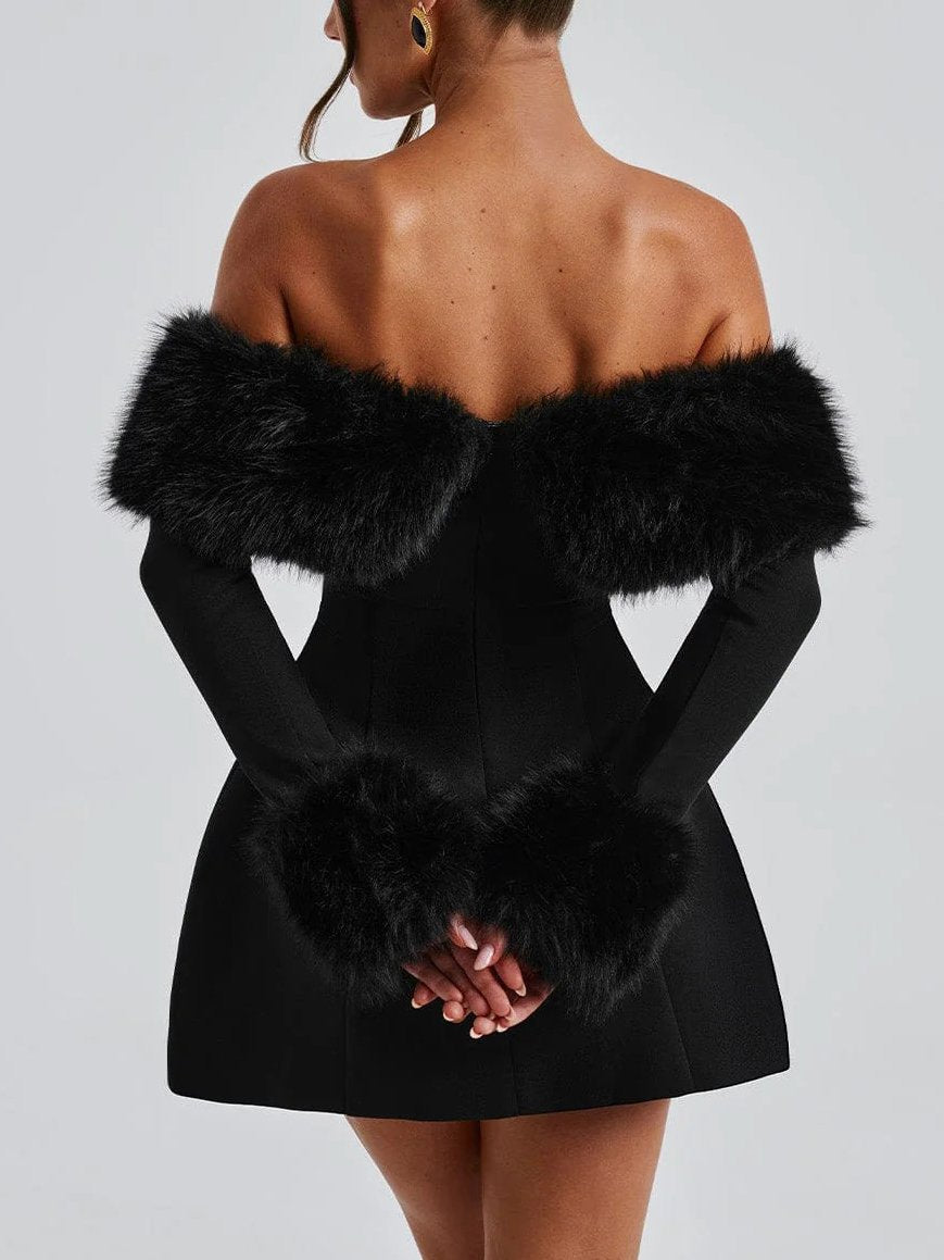 Robe courte trapèze ludique avec décolleté en fausse fourrure