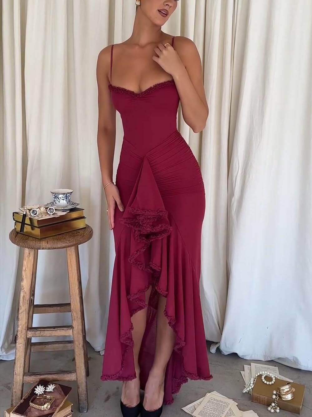 Robe à volants élégante et sophistiquée sur le devant