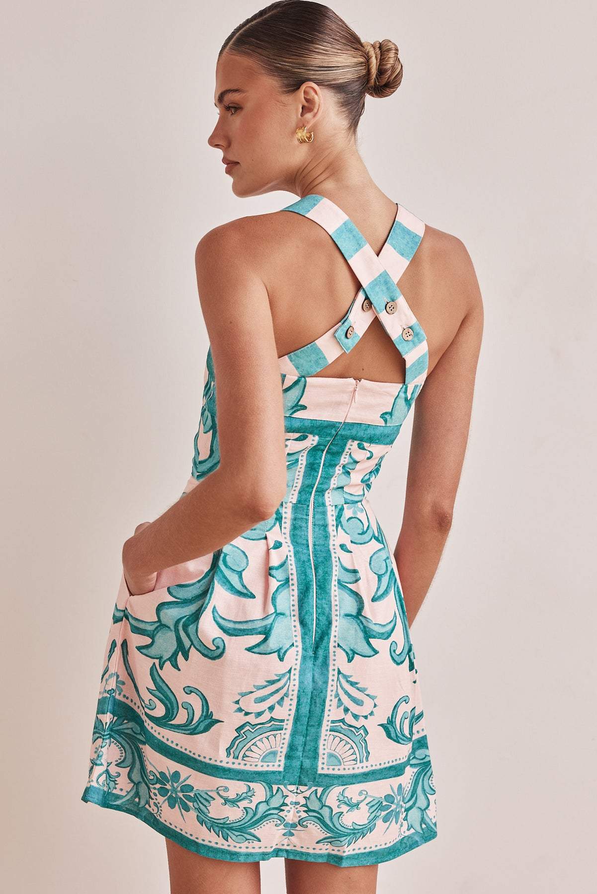 Robe mini-caraco à imprimé floral peint exquis