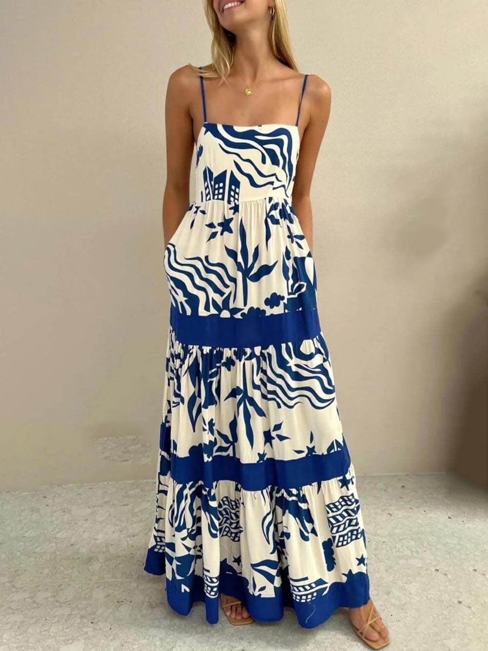 Robe longue élégante à volants et imprimé floral